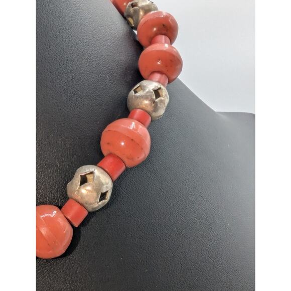 VTG Celluloid Salmon Pink Silver Tone Cut Out Bead Toggle Clasp Choker Necklace - Picture 2 of 5